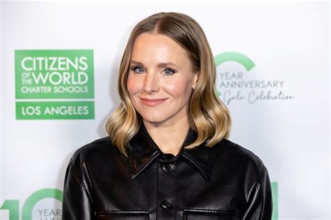 kristen bell netflix outfit